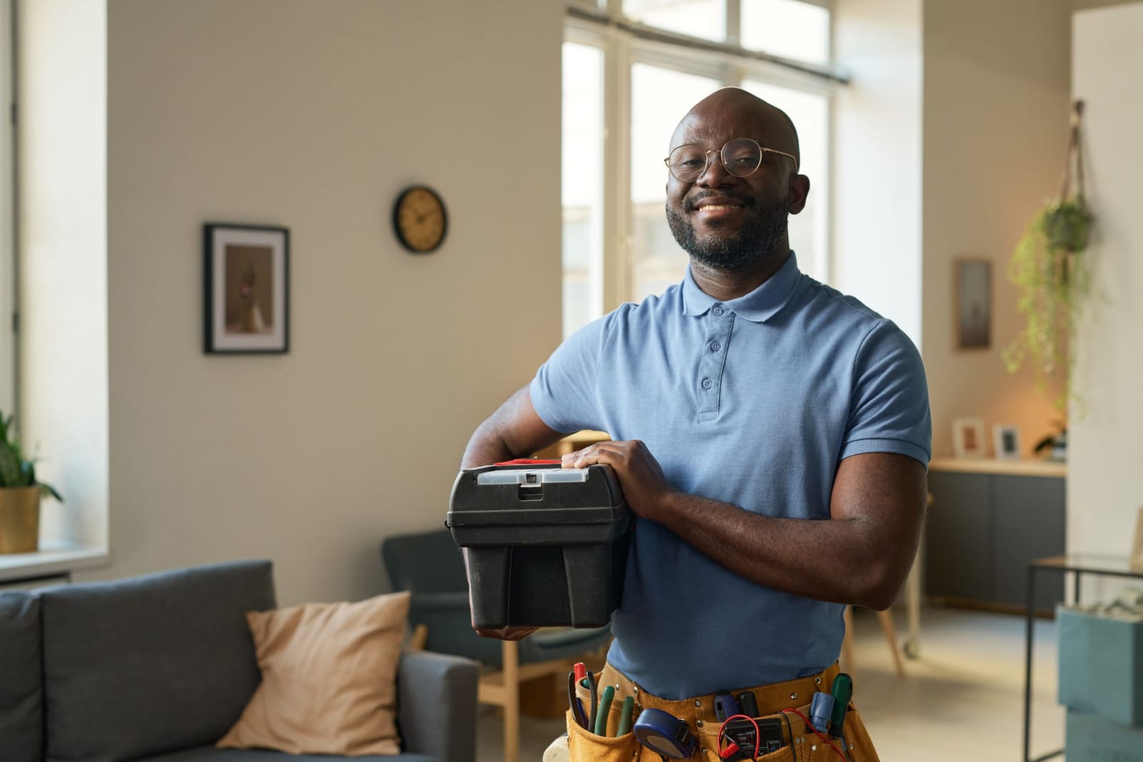 Vendor completing a scheduled service